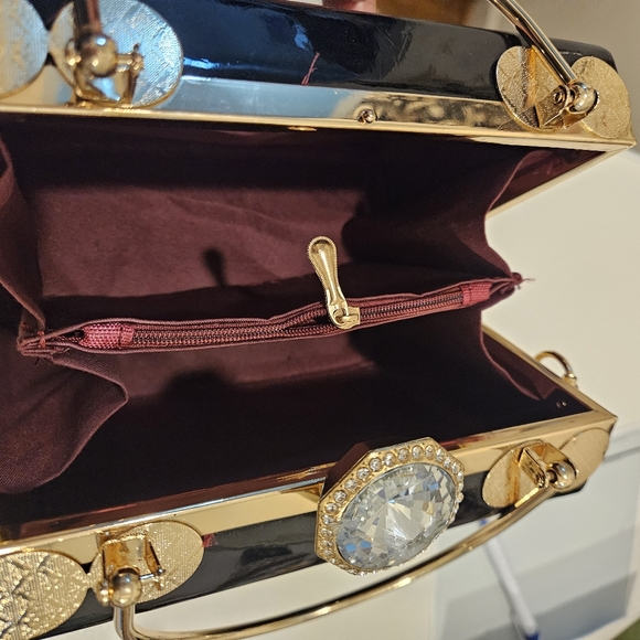 Elegant Black and Gold Women's Bag - Picture 4 of 11